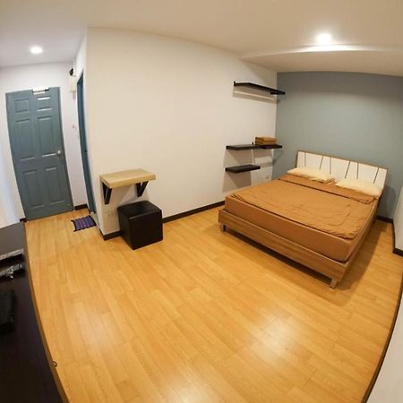 Inn Trog And Inn Soi (Adults Only) Bangkok Dış mekan fotoğraf