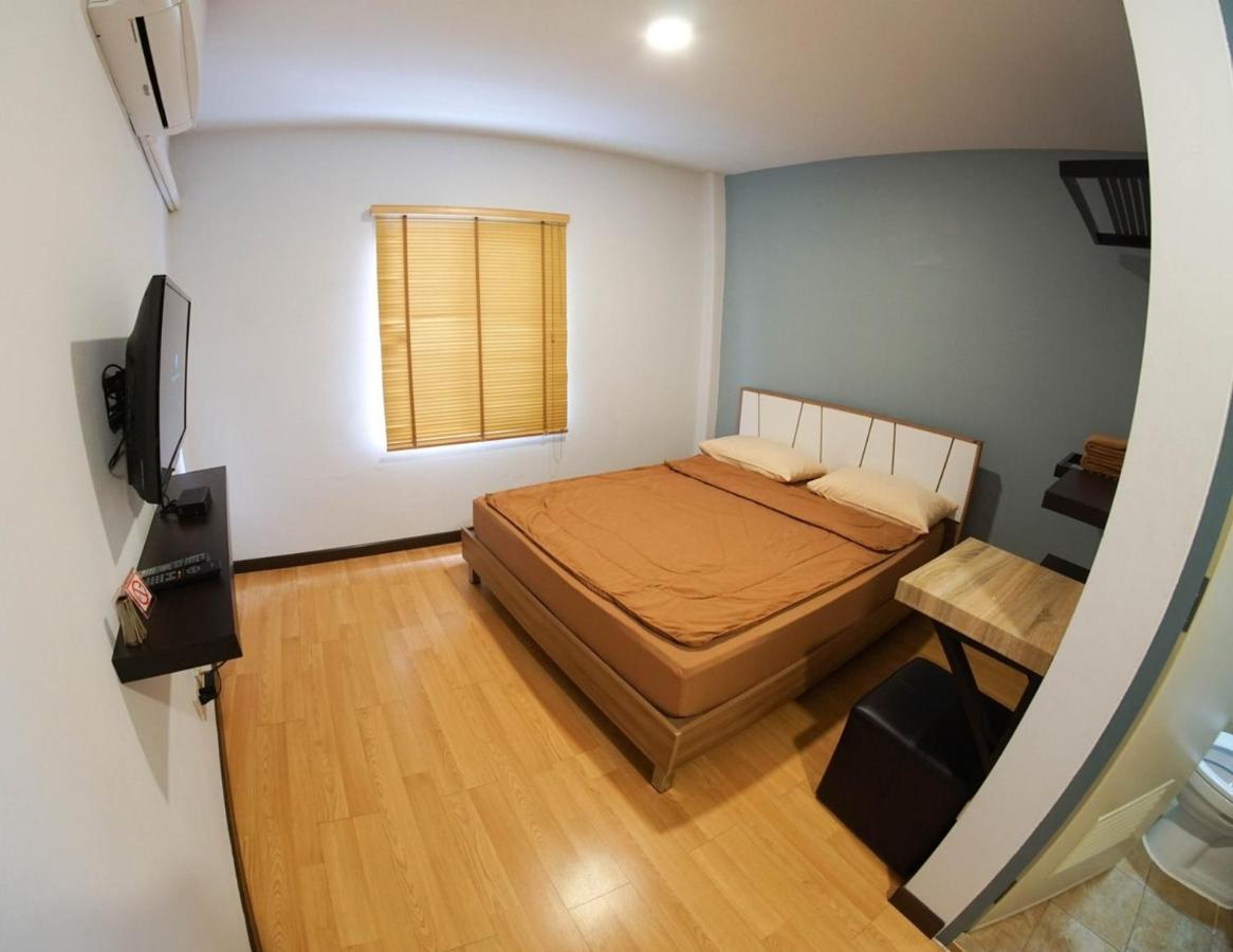 Inn Trog And Inn Soi (Adults Only) Bangkok Dış mekan fotoğraf